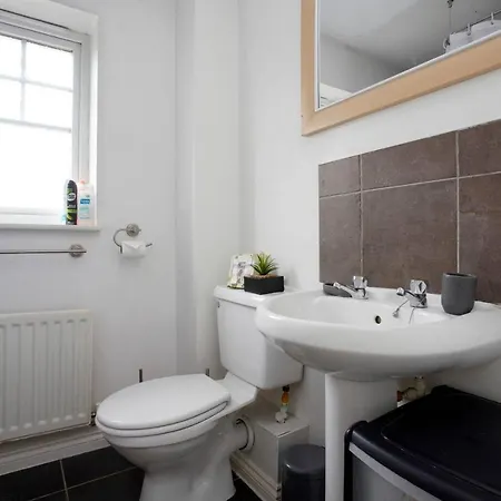 Sleeps 6 -stylish, Parking, Wifi, Netflix, Nr City *