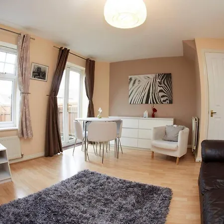 Holiday home Sleeps 6 -stylish, Parking, Wifi, Netflix, Nr City Leeds (West Yorkshire)