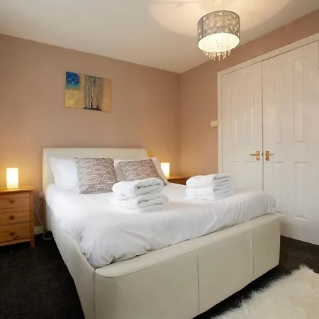 Sleeps 6 -stylish, Parking, Wifi, Netflix, Nr City