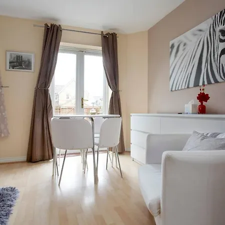 Σπίτι διακοπών Sleeps 6 -stylish, Parking, Wifi, Netflix, Nr City